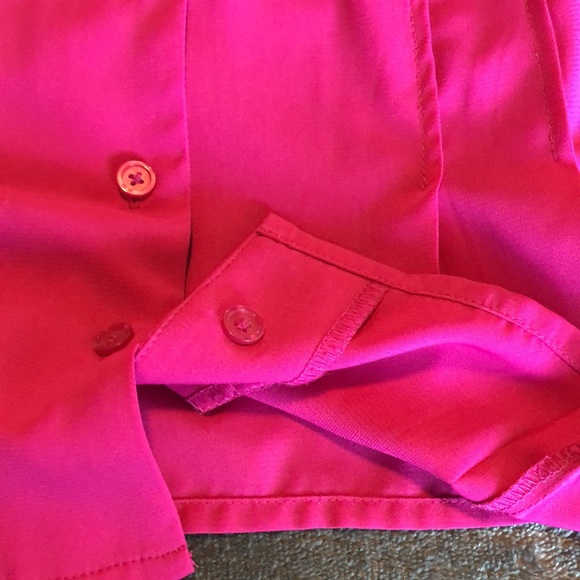 Women’s size medium Dana Buchman pink polyester button down shirt - Picture 4 of 8